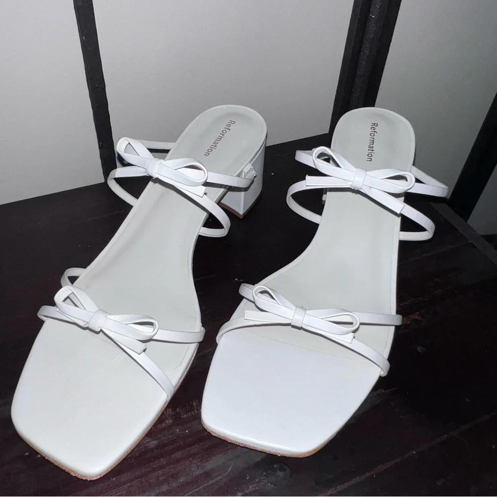 Reformation Elodie Heels - Picture 3 of 9